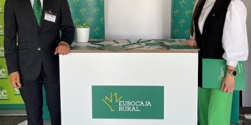 Eurocaja Rural presenta su propuesta de planes de carrera a los alumnos de la Universidad de Alicante