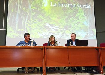 Gonzalo Giner hace un llamamiento a defender la biodiversidad y el medio ambiente en la presentación de ‘La bruma verde’