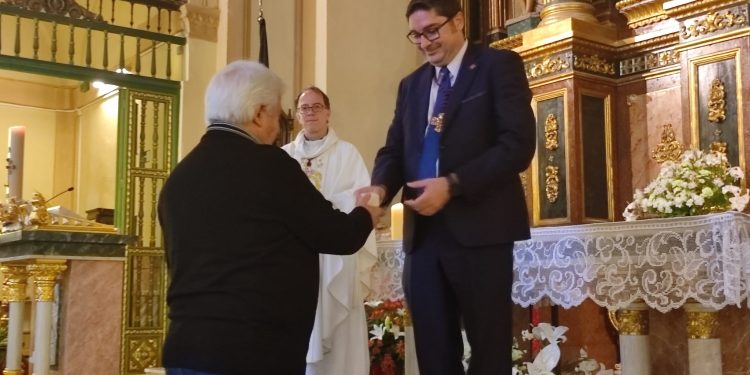 La Congregación impuso las Veneras y homenajeó a los mayores