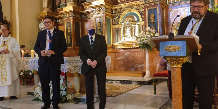 La Congregación impuso las Veneras y homenajeó a los mayores