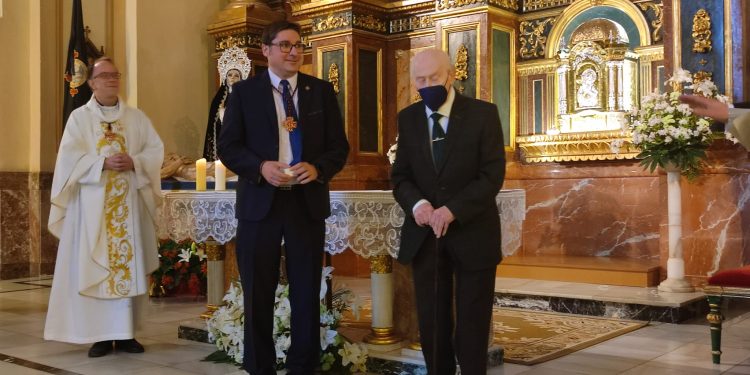 La Congregación impuso las Veneras y homenajeó a los mayores