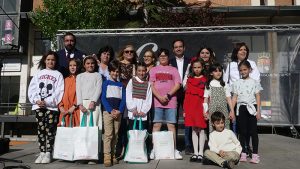 La Asociación de Libreros de Cuenca entrega los premios del concurso literario y de los sorteos con motivo del Día del Libro