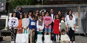 La Asociación de Libreros de Cuenca entrega los premios del concurso literario y de los sorteos con motivo del Día del Libro
