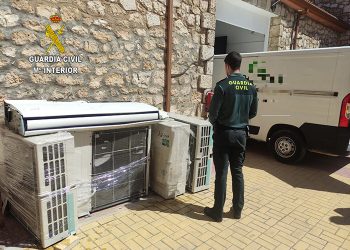 La Guardia Civil detiene a dos personas en Torija por robar varios equipos de aire acondicionado de una empresa 9 La Guardia Civil detiene a dos personas en Torija por robar varios equipos de aire acondicionado de una empresa