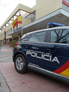 La Policía Nacional detiene en Guadalajara a un varón que amenazó con un arma blanca a dos repartidores de comida para robarles los pedidos
