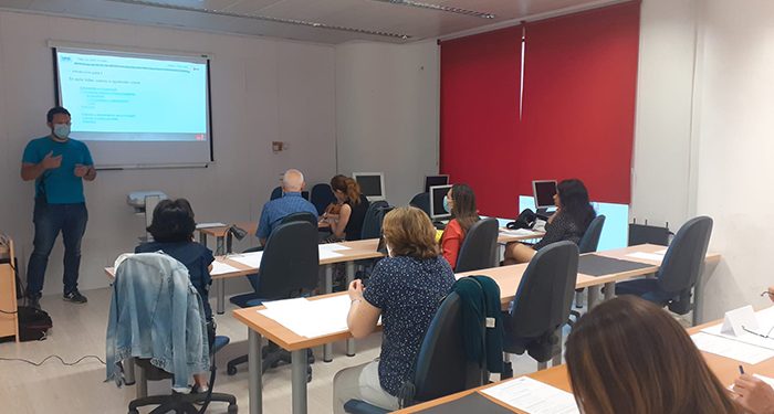 Los comerciantes de Cuenca progresan en sus conocimientos sobre fotografía y redes sociales