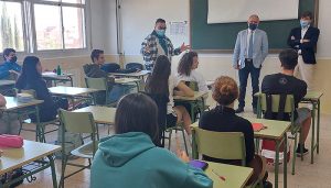 Los estudiantes de Guadalajara aprenden cómo circular de manera segura con patinetes