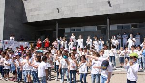 Los profesionales del Hospital Virgen de la Luz de Cuenca celebran con los alumnos del Colegio “Ramón y Cajal” el Día del Niño Hospitalizado