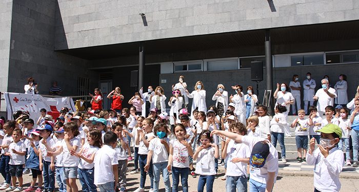 Los profesionales del Hospital Virgen de la Luz de Cuenca celebran con los alumnos del Colegio “Ramón y Cajal” el Día del Niño Hospitalizado 1 Los profesionales del Hospital Virgen de la Luz de Cuenca celebran con los alumnos del Colegio “Ramón y Cajal” el Día del Niño Hospitalizado