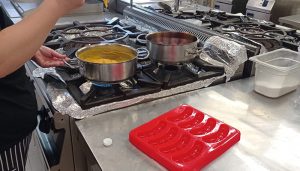 Los técnicos de la Residencia Provincial de Cuenca reciben formación para hacer menús adaptados a personas con disfagia