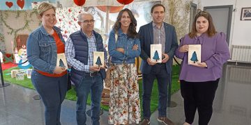 María Oruña defiende en Campillo de Altobuey la importancia del patrimonio y de tener personajes de mujeres fuertes