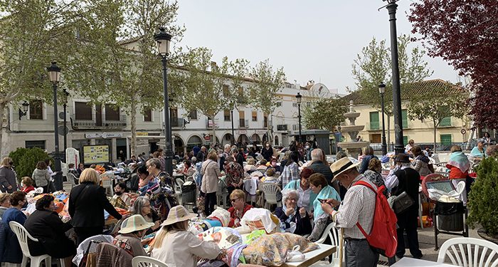 Más de 200 bolilleras recuperan el XIII Encuentro de encajeras de Mota del Cuervo