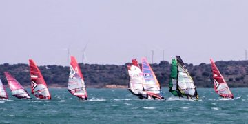 Más de 30 regatistas se dan cita en Alarcón para participar en la primera prueba del campeonato autonómico de vela de Castilla-La Mancha en la modalidad de Windsurf-Slalom