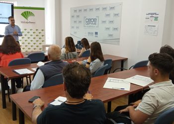 Más de diez personas participan en la jornada sobre liderazgo en las ventas nacionales e internacionales organizado por CEOE-Cepyme Cuenca Más de diez personas participan en la jornada sobre liderazgo en las ventas nacionales e internacionales organizado por CEOE-Cepyme Cuenca