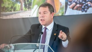 Page anuncia que el 1 de junio firmará el contrato con la UCLM dotado con 1.000 millones de euros y nuevas titulaciones