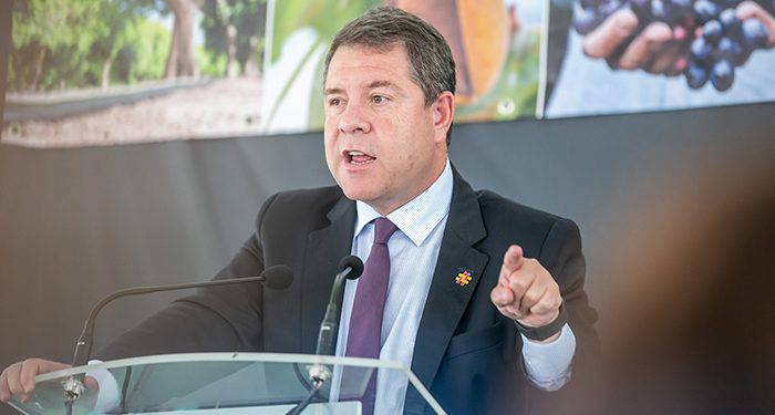 Page anuncia que el 1 de junio firmará el contrato con la UCLM dotado con 1.000 millones de euros y nuevas titulaciones