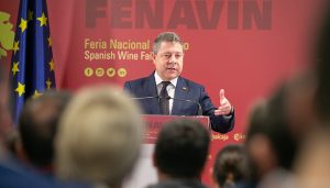 Page presenta su candidatura a revalidar la presidencia de la AREV y avanza que la Ley de la Viña y el Vino de Castilla-La Mancha quedará aprobada este año