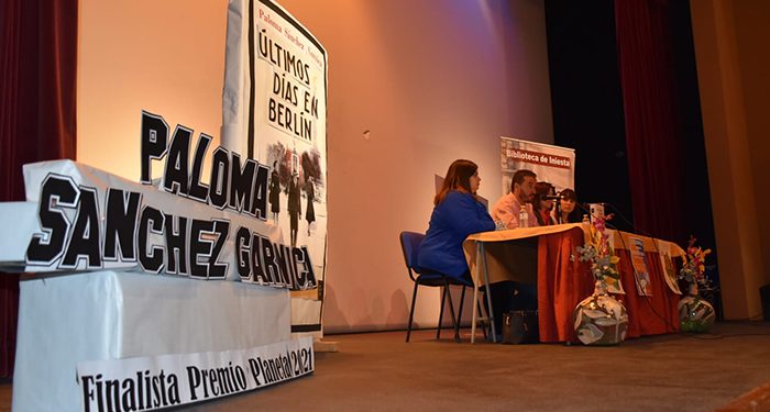 Paloma Sánchez destaca el trabajo de las bibliotecas precisamente cuando se cumplen 50 años de la biblioteca de Iniesta