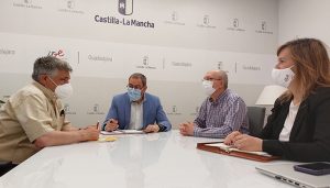 Robles recibe al alcalde de Tamajón para analizar cuestiones relacionadas con el municipio e inversiones del Gobierno regional