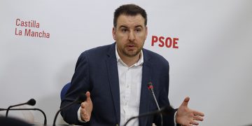 Sánchez Requena subraya la “tremenda diferencia” con el PP “Ahora, crecen las empresas y hay la mitad de paro de larga duración”