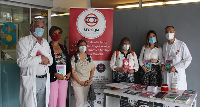 Sanidad expresa su apoyo a la Asociación SFC-SQM que ha instalado una mesa informativa en el Hospital Virgen de la Luz de Cuenca 1 Sanidad expresa su apoyo a la Asociación SFC-SQM que ha instalado una mesa informativa en el Hospital Virgen de la Luz de Cuenca