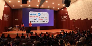 Un asistente de voz, una app de accesibilidad visual y un videojuego ganan el HUAWEI Challenge durante el HackUPC 2022