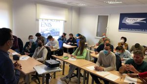 Unas veinte personas asisten a la jornada sobre neuroselling en la sede de la Asociación de Empresarios de San Clemente