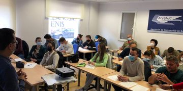 Unas veinte personas asisten a la jornada sobre neuroselling en la sede de la Asociación de Empresarios de San Clemente
