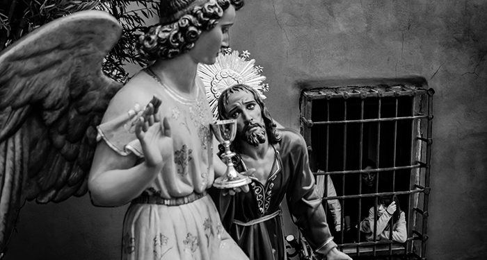 La instantánea “Luto, Respeto y Tradición”, de David Serrano Gismero, ganadora del XIII Premio de Fotografía de la Junta de Cofradías de la Semana Santa de Cuenca