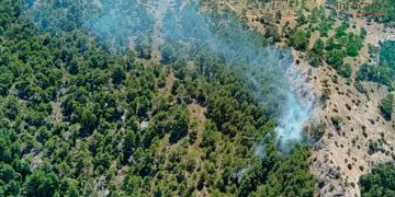 Alcantud vuelve a arder siete medios y 29 personas luchan contra un incendio
