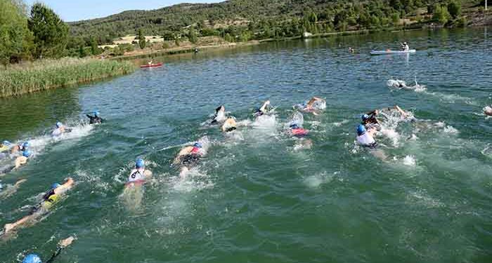 Casi 300 acuatletas en el recuperado tras la pandemia acuatlón Dani Molina