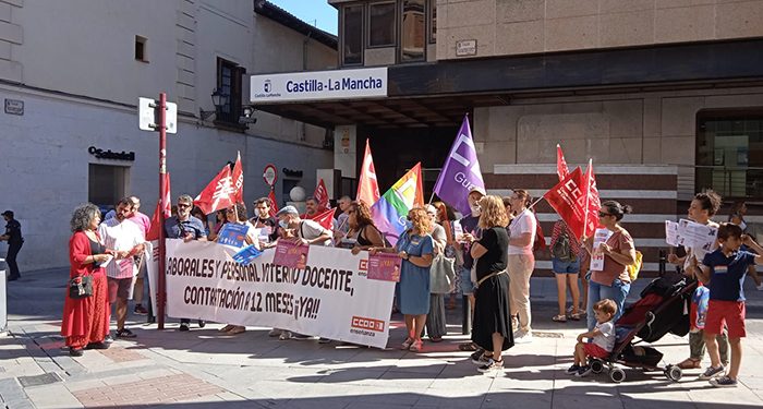 CCOO-Enseñanza se moviliza en toda la región para exigir el fin de la contratación precaria del personal laboral de la consejería de Educación