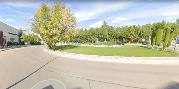 Cerrado al tráfico parte de la rotonda del Centro de Recepción de Turistas de Cuenca por las deformaciones en el pavimento