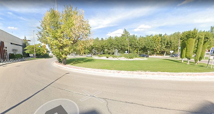 Cerrado al tráfico parte de la rotonda del Centro de Recepción de Turistas de Cuenca por las deformaciones en el pavimento