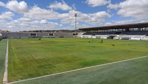 Comienzan los trabajos de puesta a punto del césped del estadio municipal de La Fuensanta