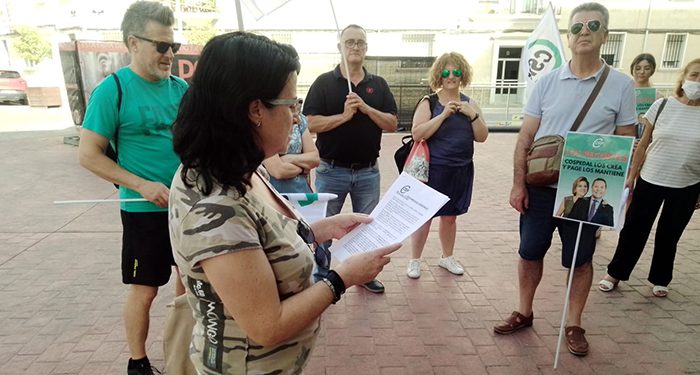 CSIF se concentra contra la reducción del horario lectivo del profesorado de Religión en Secundaria 1 CSIF se concentra contra la reducción del horario lectivo del profesorado de Religión en Secundaria