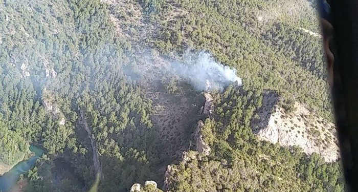 Controlado el incendio en Alcantud que ha ardido dos veces este viernes 1 Cuatro medios y 24 personas luchan por controlar un incendio en Alcantud que arde por segunda vez este viernes