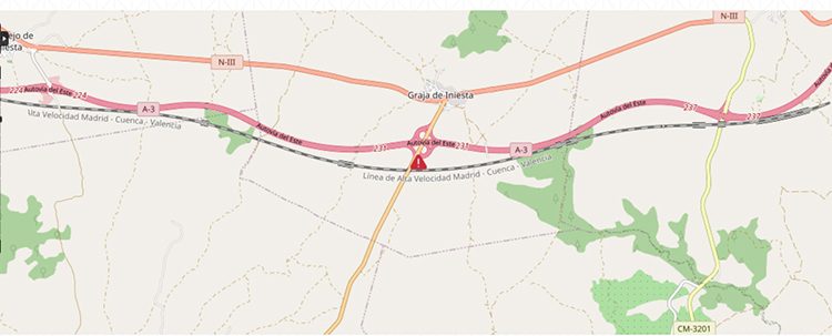 Cuatro personas heridas al colisionar dos locomotoras de mantenimiento del AVE en Graja de Iniesta