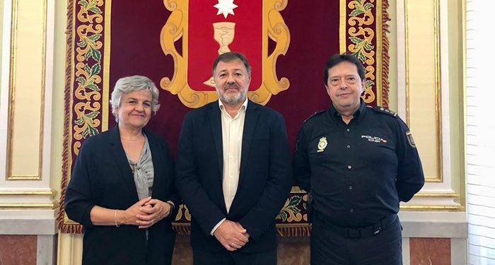 El alcalde de Cuenca y el nuevo comisario de Policía Nacional destacan la importancia de la colaboración entre ambas instituciones 1 El alcalde de Cuenca y el nuevo comisario de Policía Nacional destacan la importancia de la colaboración entre ambas instituciones