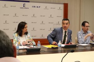 El Gobierno de Castilla-La Mancha, “de la mano del sector”, relanza el vino a través de los proyectos de la Fundación Tierra de Viñedos