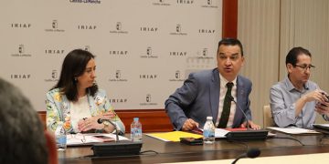 El Gobierno de Castilla-La Mancha, “de la mano del sector”, relanza el vino a través de los proyectos de la Fundación Tierra de Viñedos