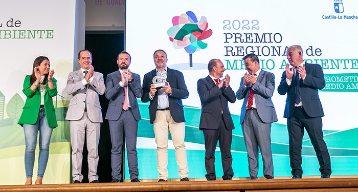 El Gobierno regional agradece a las 23 entidades, administraciones y personas reconocidas en los Premios regionales de Medio Ambiente “su aportación al desarrollo sostenible” 1 El Gobierno regional agradece a las 23 entidades, administraciones y personas reconocidas en los Premios regionales de Medio Ambiente “su aportación al desarrollo sostenible”