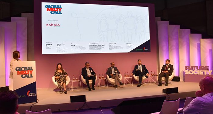 El Gobierno regional invertirá 15,5 millones de euros en un nuevo convenio de transportes con la Comunidad de Madrid del que se benefician 35.000 personas