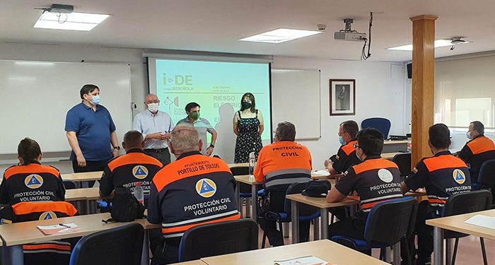 El personal voluntario de Protección Civil se forma en técnicas de apoyo psicológico, logística sanitaria en emergencias y riesgo eléctrico