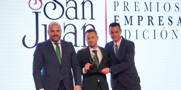 Eurocaja Rural entrega el Premio al 'Joven Empresario' en la XXIII Gala de los Premios San Juan (FEDA)