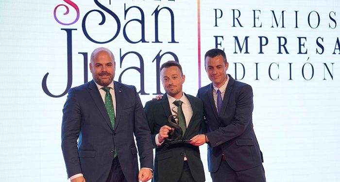 Eurocaja Rural entrega el Premio al 'Joven Empresario' en la XXIII Gala de los Premios San Juan (FEDA)