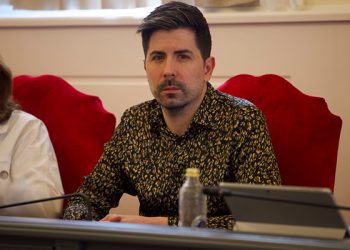 De la Iglesia alza la voz: “Es inadmisible que mis aptitudes al frente de la concejalía se reduzca a que soy el concejal maricón”
