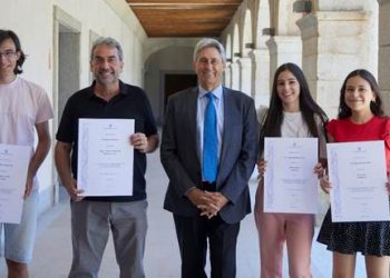 Jimena Romero Castro, del IES Castilla de Guadalajara, reconocida por tener la mejor nota de la EvAU en la UAH