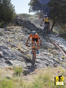 José Antonio Membrilla Albir y Paula Plaza Jarque se proclaman vencedores de la VI Carrera Ruta de los Dinosaurios de Fuentes