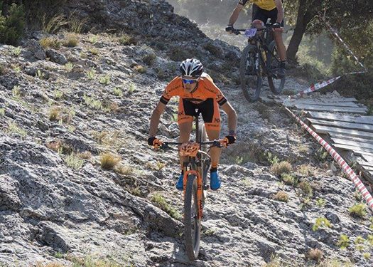 José Antonio Membrilla Albir y Paula Plaza Jarque se proclaman vencedores de la VI Carrera Ruta de los Dinosaurios de Fuentes